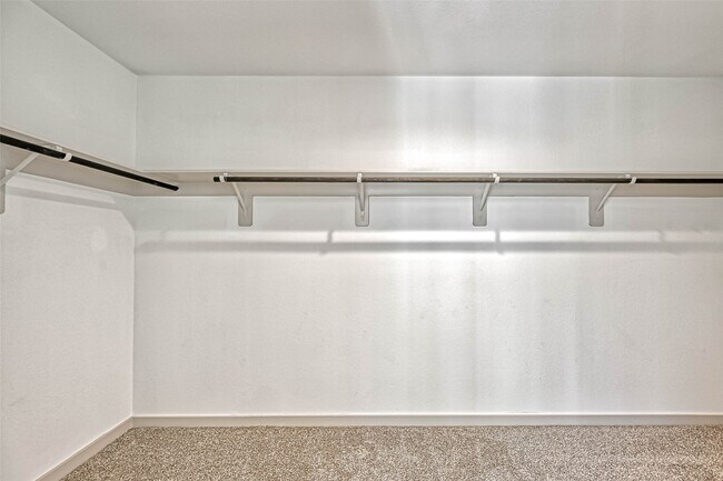 Building Photo - 815 Dahlia Petal Dr