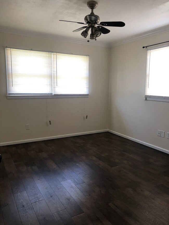 Building Photo - Beautiful updated home