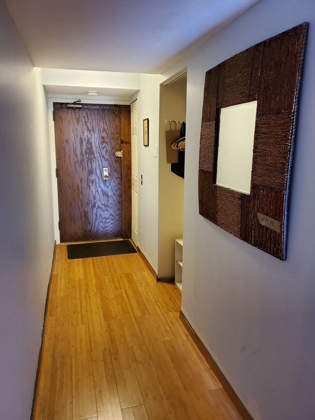 Entryway - 651 W Sheridan Rd
