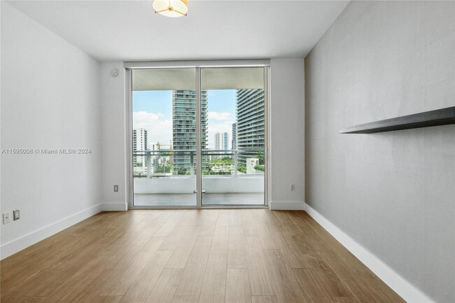 Building Photo - 1080 Brickell Ave