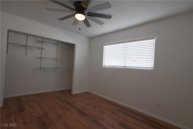 Building Photo - 2608 E Mesquite Ave