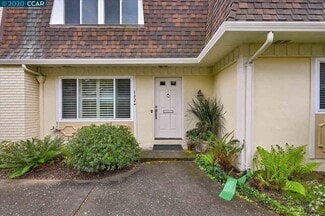 Building Photo - 102 Miramonte Dr