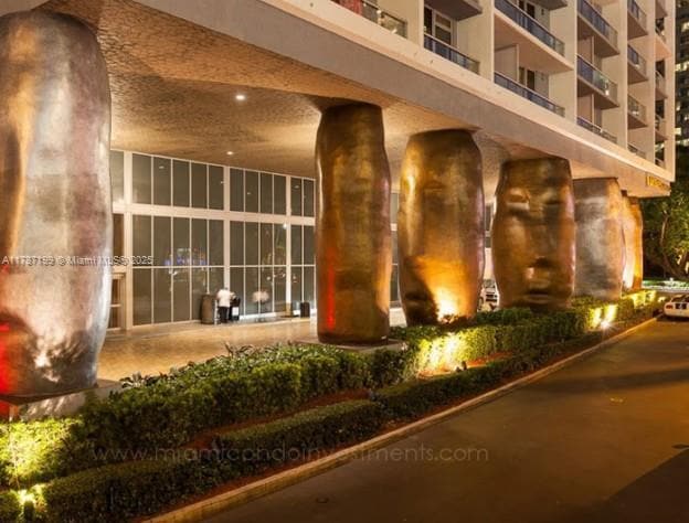 Building Photo - 485 Brickell Ave