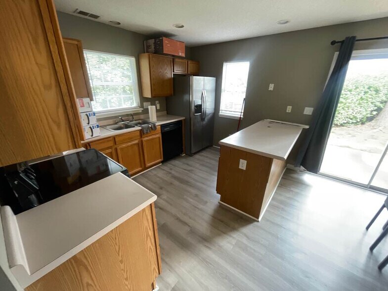 Building Photo - Room in Townhome on Petrea Ln