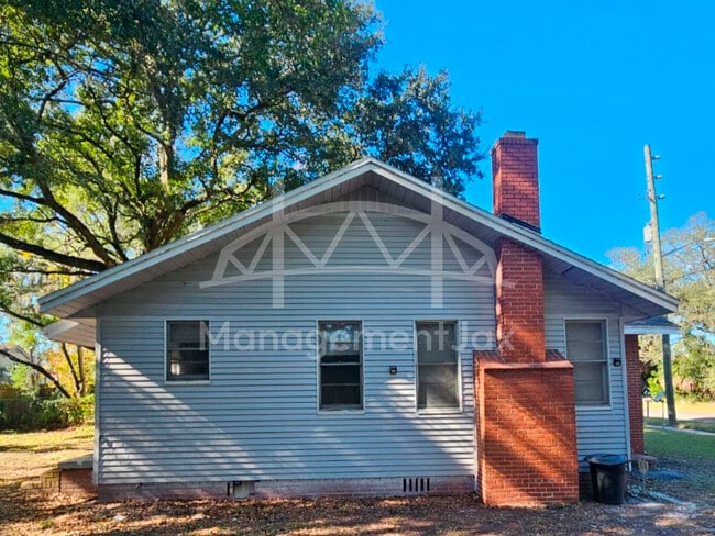 Building Photo - 44 E 45th St