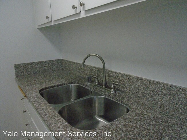 Building Photo - 18355 Collins St