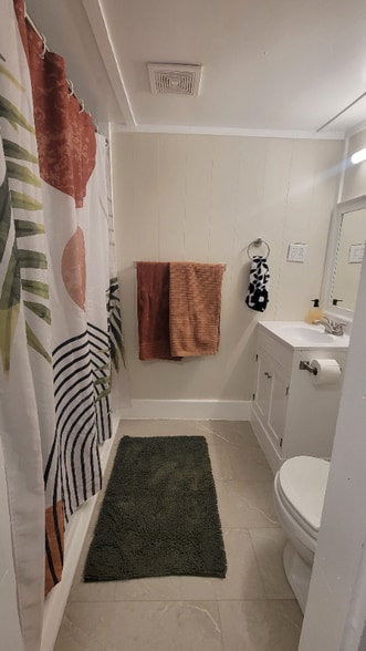 Building Photo - 4825 Calvert St