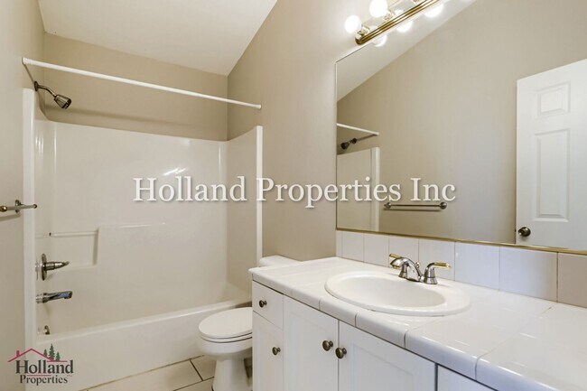 Building Photo - 4914 NW Huserik Dr