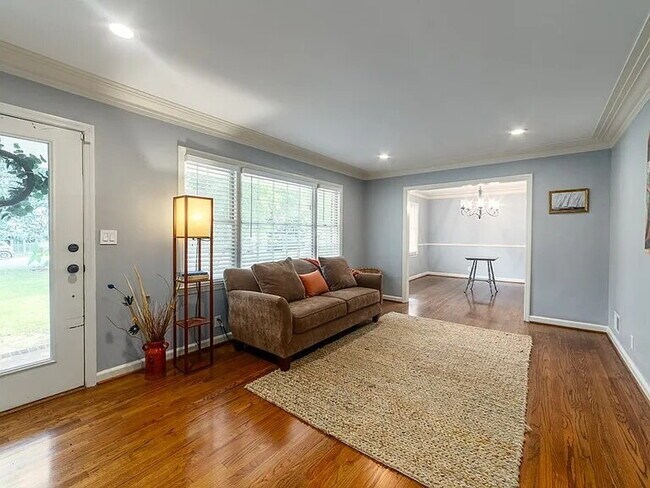 Building Photo - COMING SOON — Available August 17 | 3BR/2BA Midtown Brick Ranch | Lawn Care, Pest Control & W/D I...