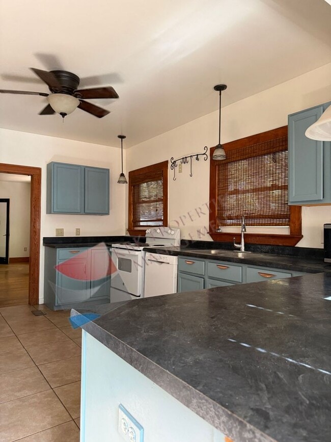 Building Photo - 38 Cascade Ave