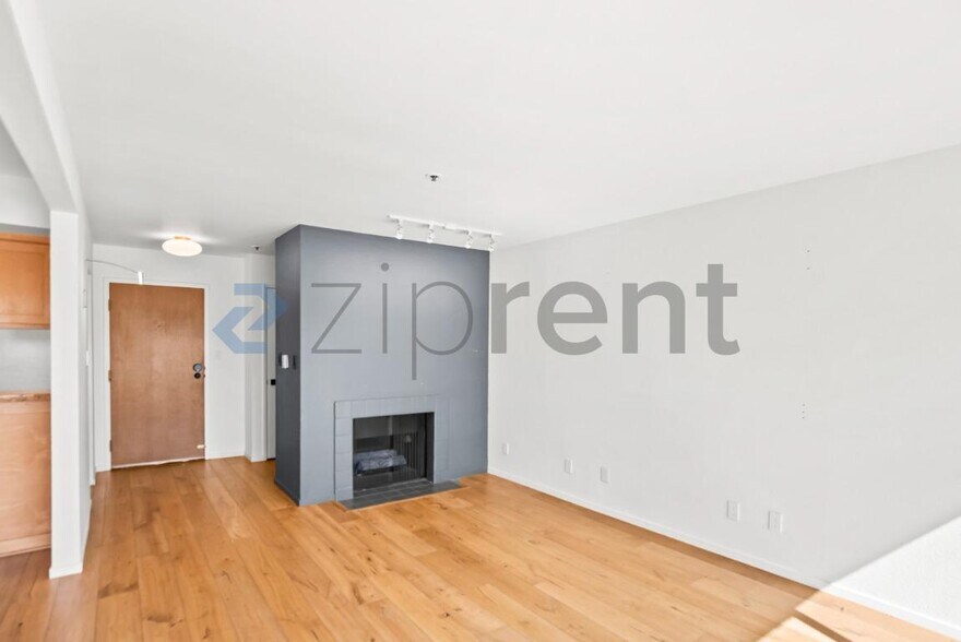 Building Photo - Unit 454
