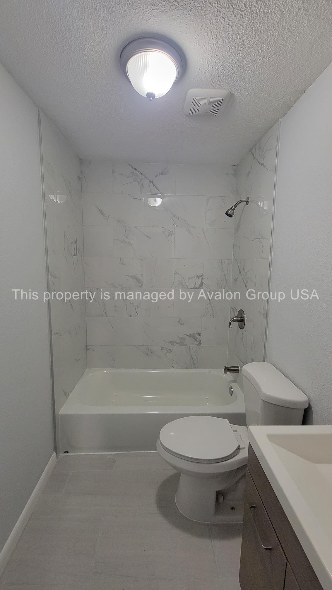 Building Photo - 5230 Amazon Ave