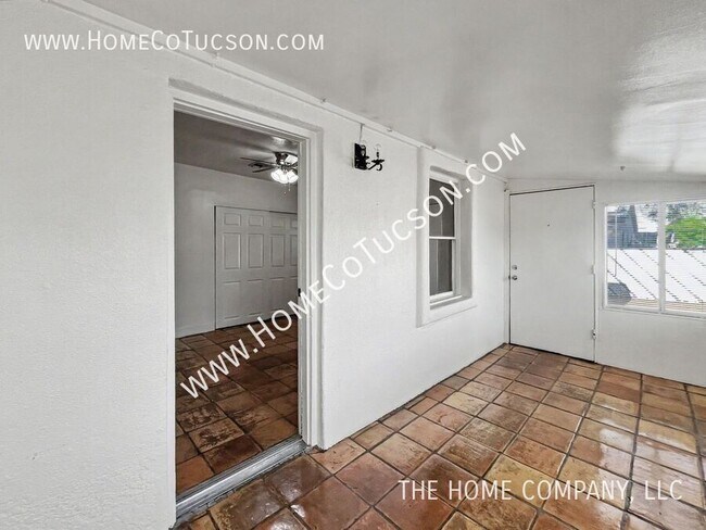 Building Photo - 4564 E Seneca St