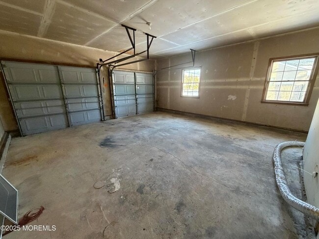 Building Photo - 550 Wall St