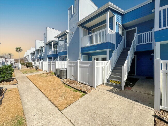 Building Photo - 3506 Cove View Blvd