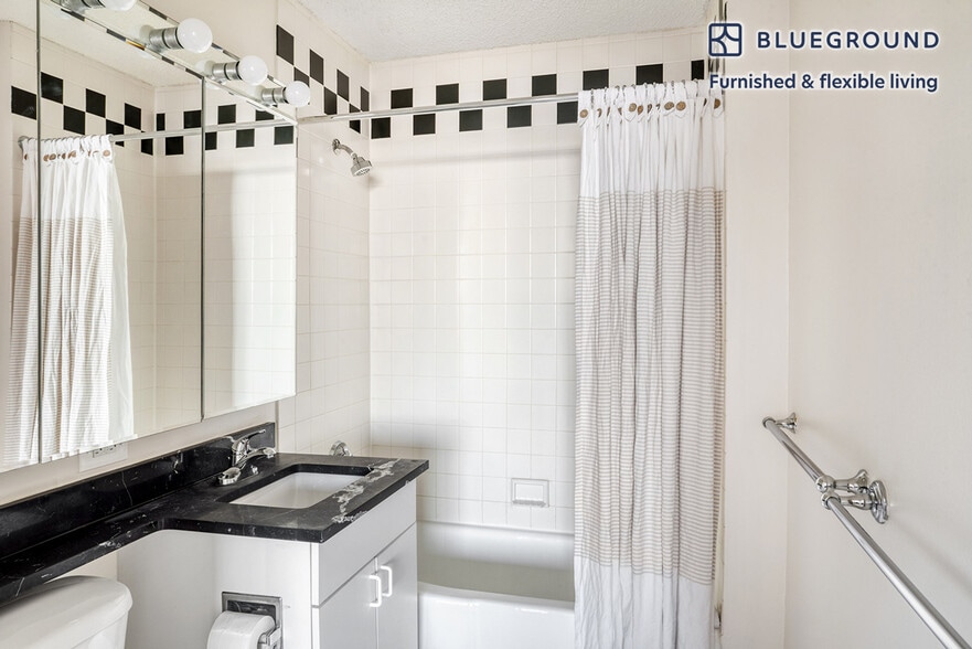 Building Photo - 175 E 96th St