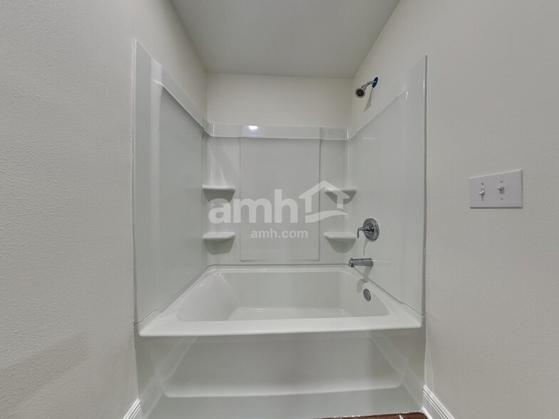 Building Photo - 27430 St Andrews Ave