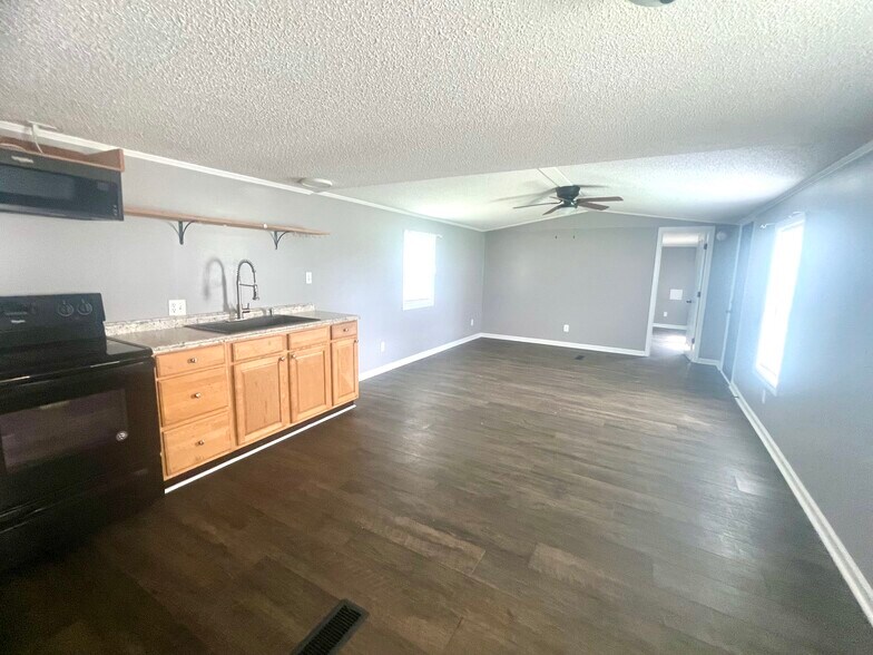 Open kitchen/living room - 1395 Old Pink Hill Rd