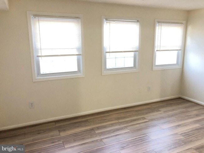 Building Photo - 884 Quince Orchard Blvd