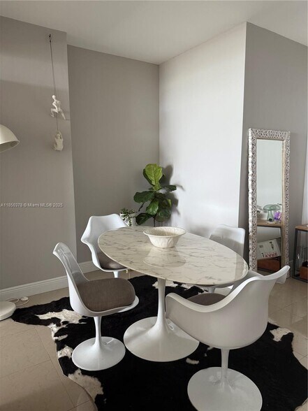 Building Photo - 460 NE 28th St