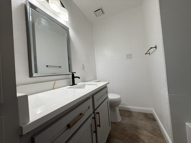 Building Photo - 1409 Opal Rd