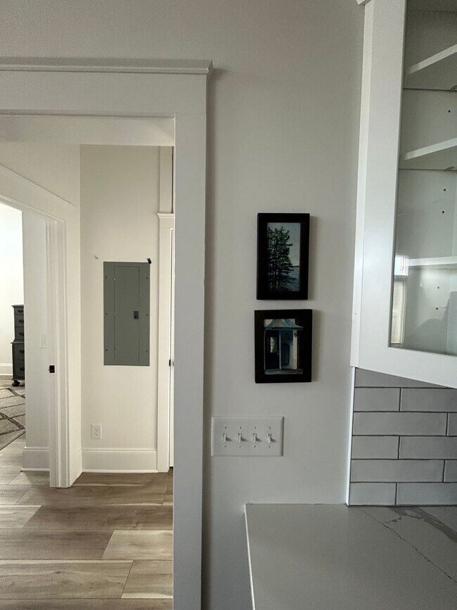 Building Photo - Beautifully Furnished 1/1 Apartment in Downtown Broad St.- $2,350