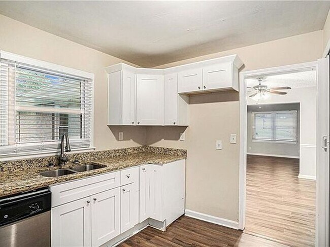 Building Photo - Beautiful 3-Bedroom Home with Spacious Backyard in Decatur