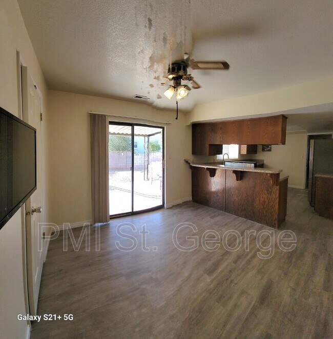 Building Photo - 776 E Fort Pierce Dr