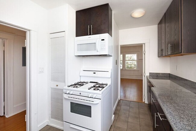 Building Photo - 2139 Grant St