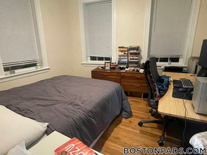 Building Photo - 33 Walbridge St