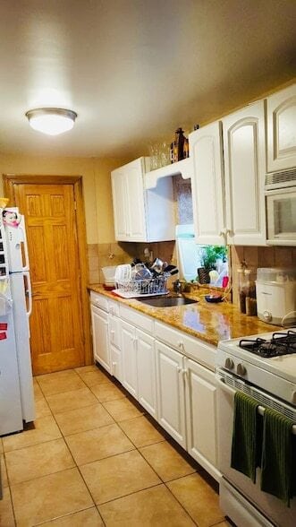 Building Photo - 48 2nd St