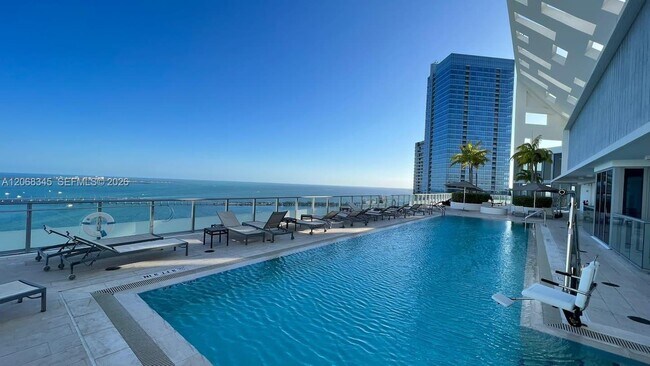 Building Photo - 1300 Brickell Bay Dr