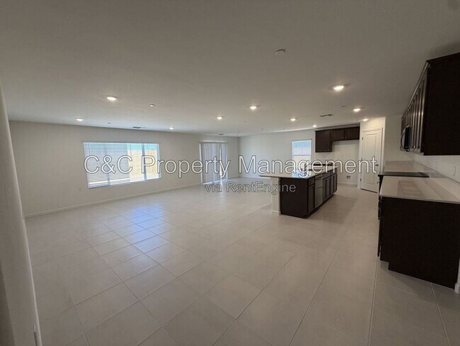 Building Photo - 2208 S Helm Ave