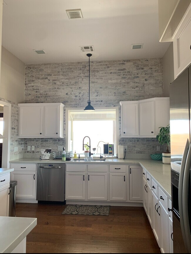 Building Photo - 42405 Ivy St