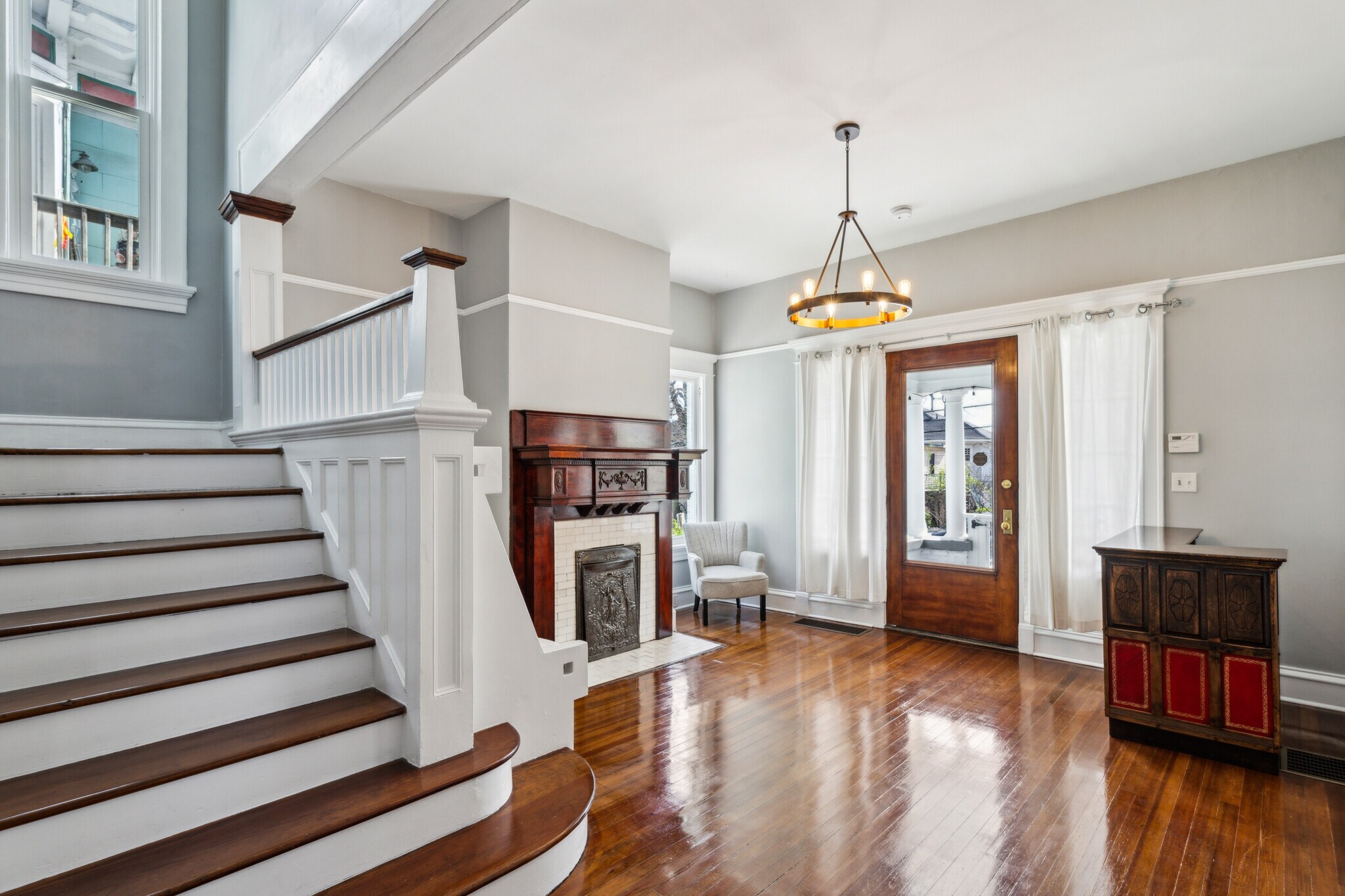 Lovely entry area - 1118 Colquitt Ave NE