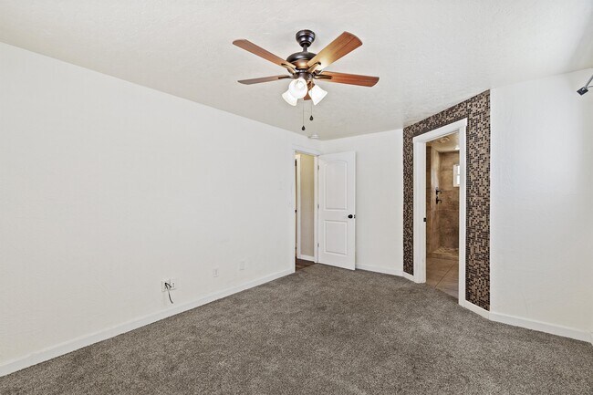 Building Photo - 1228 W 11th St