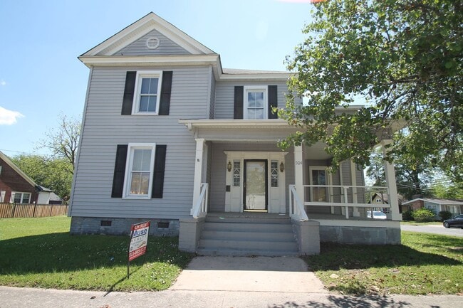 Primary Photo - Exclusively Offered By Muse Realty Rentals...