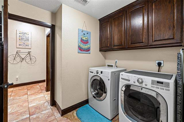 Building Photo - 8918 N Longwood Dr