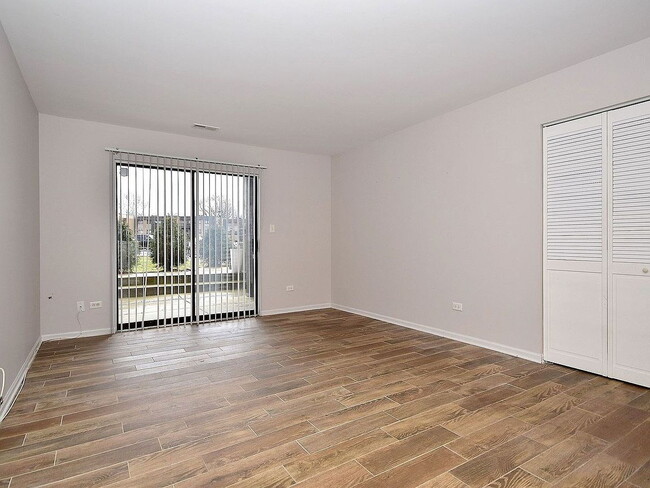 Building Photo - "Charming 2-Bedroom Oasis with 2 Full Bath...