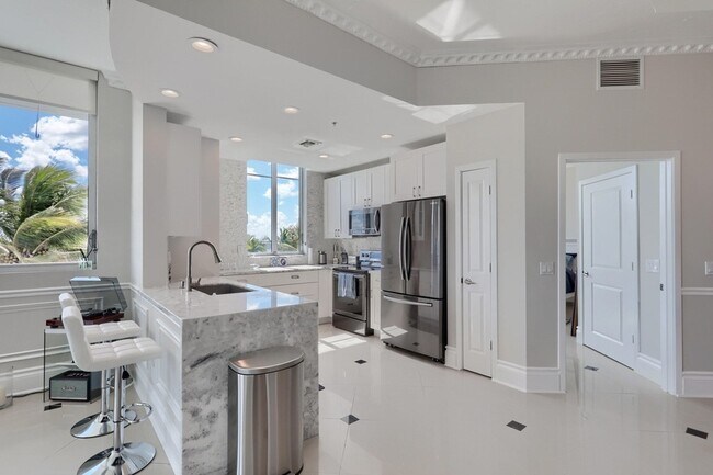 Building Photo - 300 S Australian Ave