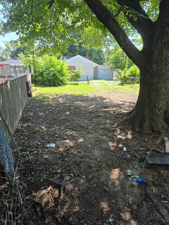 Building Photo - 2BR/1BA House recently renovated-** Specia...
