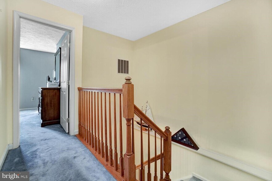 Building Photo - 6212 Adelay Ct W