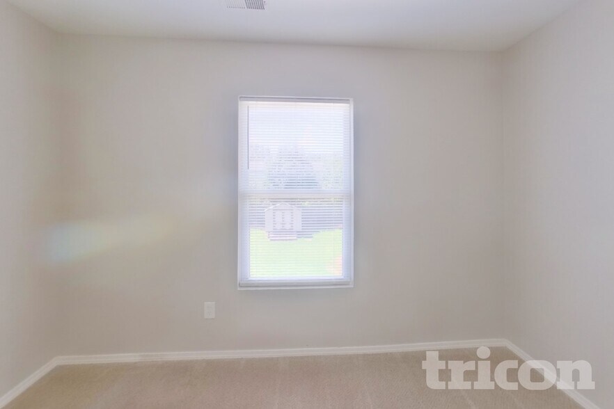 Building Photo - 2226 Buckleigh Dr