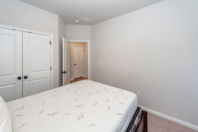 Building Photo - 4 Bedroom, 3.5 Bathroom Townhome in The Marshes at Cooper River - Charleston