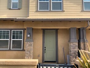 Building Photo - Goleta townhome