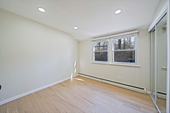 Building Photo - 45 Roslyn Rd