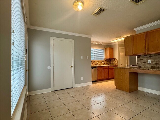 Building Photo - 9910 Farrell Dr