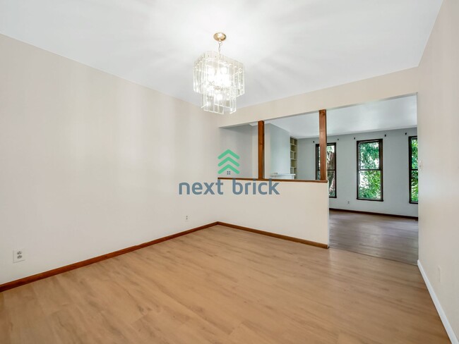 Building Photo - 4 Bed 2.5 Bath Single-Family House at the ...