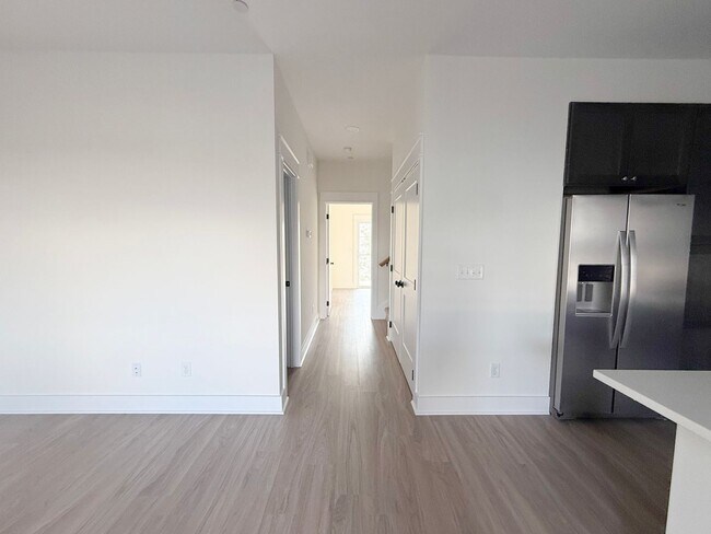 Building Photo - Spacious 4-Bedroom Townhome at Highbury + Summer Special