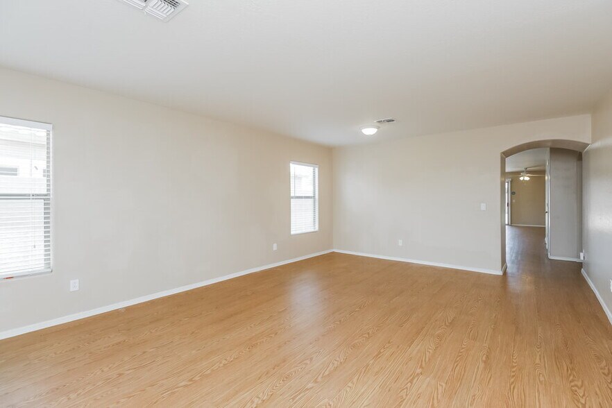 Building Photo - 33446 N Madison Way Dr
